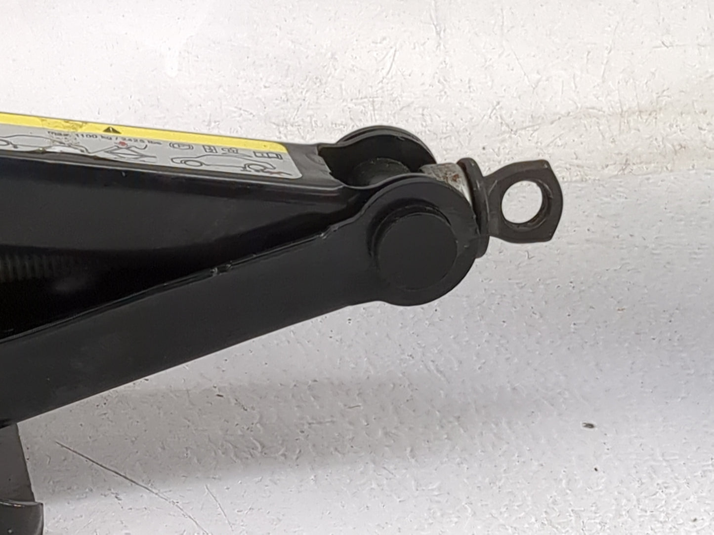 2019 Volkswagen Passat Spare Scissor Car Jack Black 1480070 - Oemusedautoparts1.com