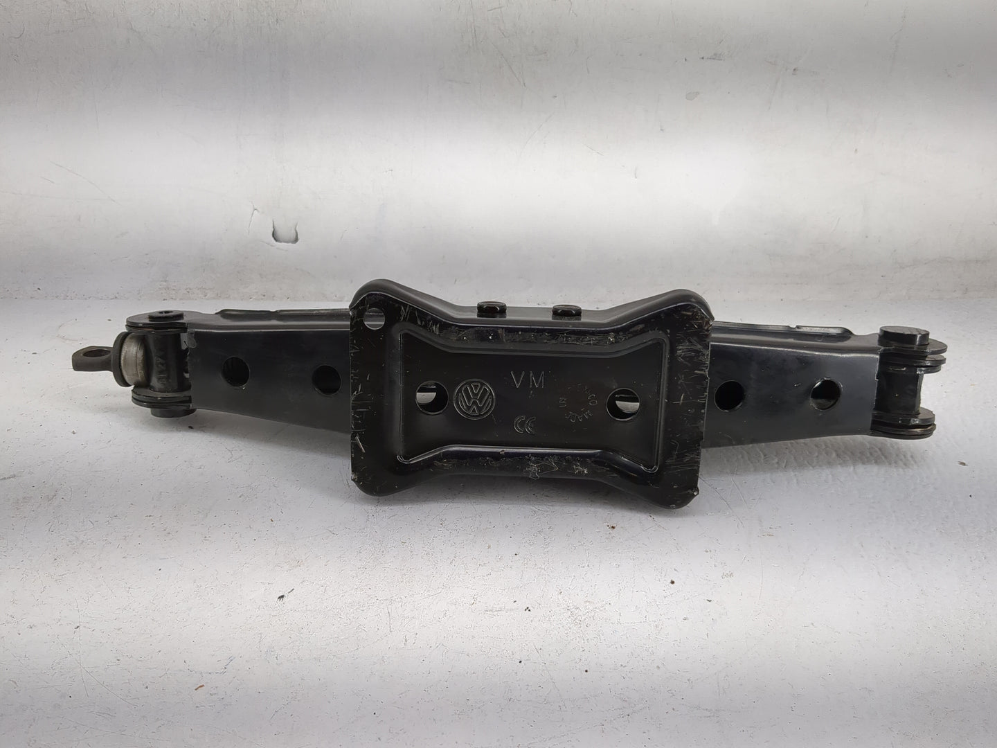 2019 Volkswagen Passat Spare Scissor Car Jack Black 1480070 - Oemusedautoparts1.com