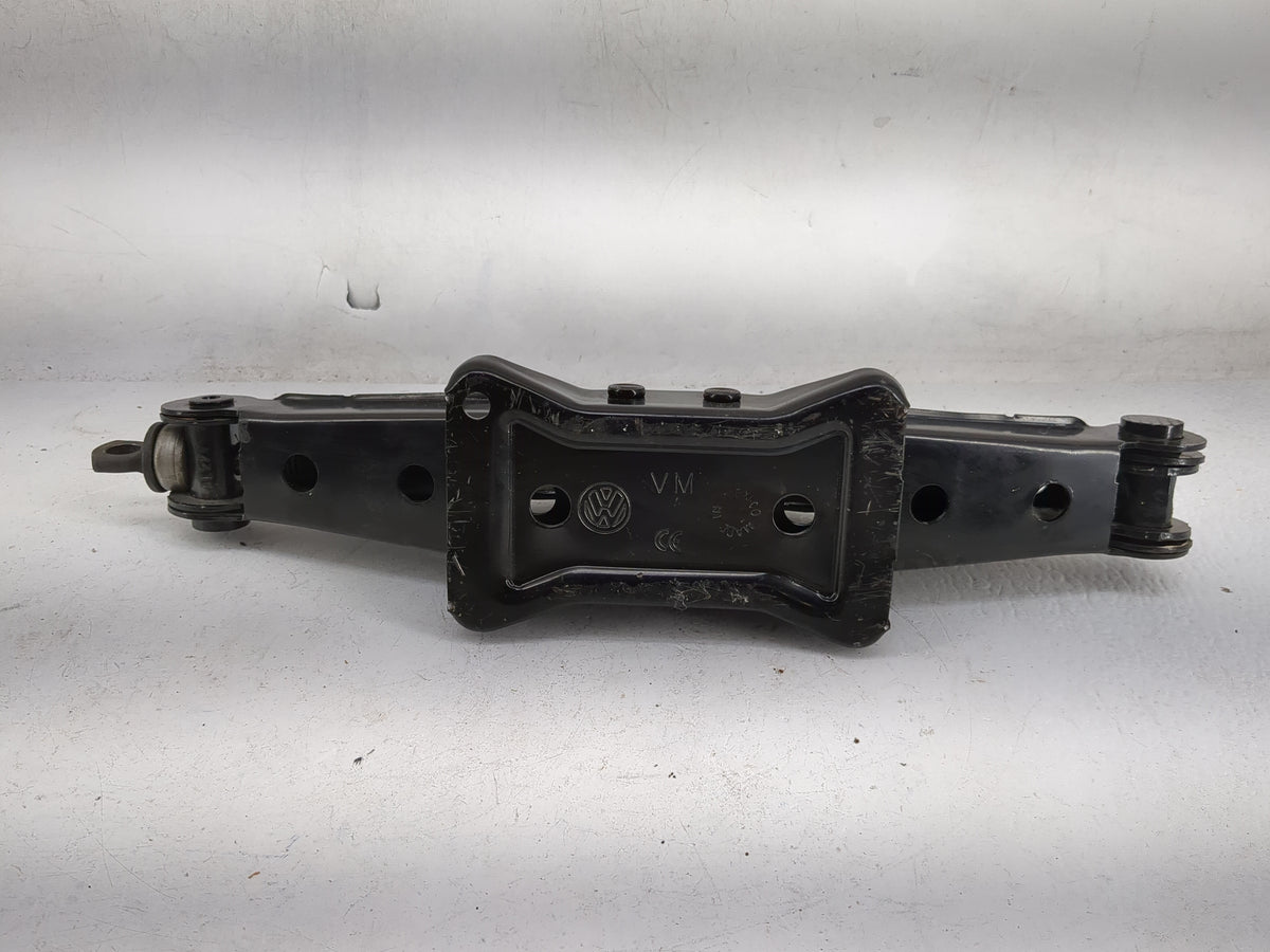 2019 Volkswagen Passat Spare Scissor Car Jack Black 1480070 - Oemusedautoparts1.com