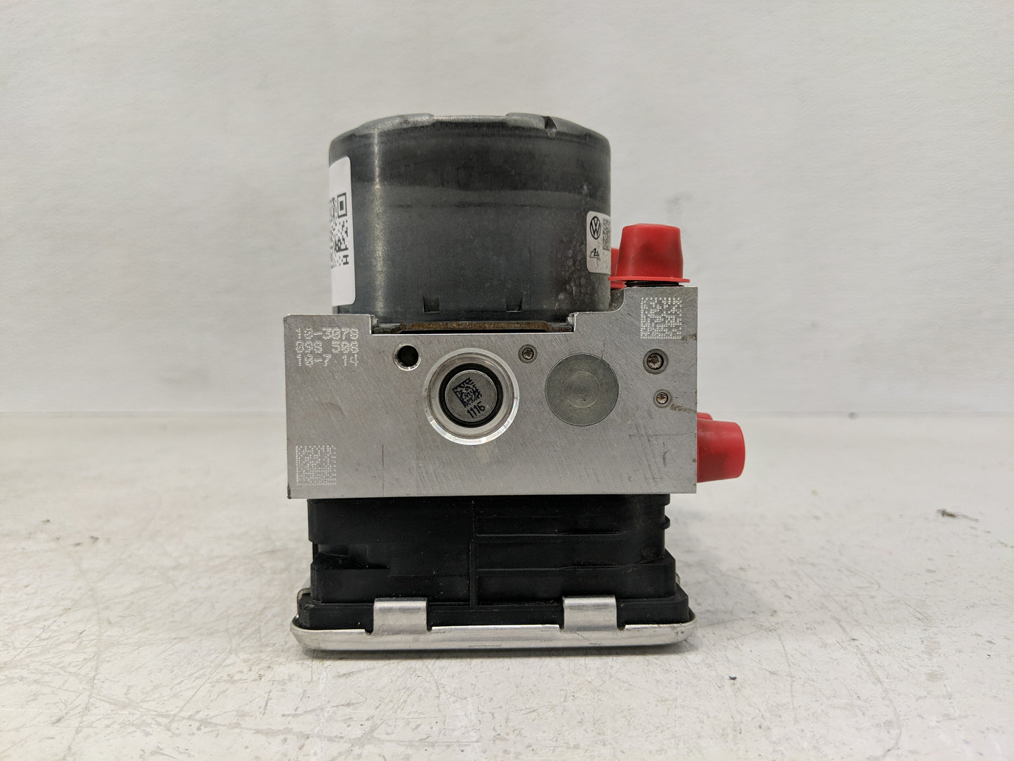 2018-2020 Volkswagen Tiguan ABS Pump Control Module Replacement P/N:5Q0 614 517 DS Fits Fits 2018 2019 2020 OEM Used Auto Pa