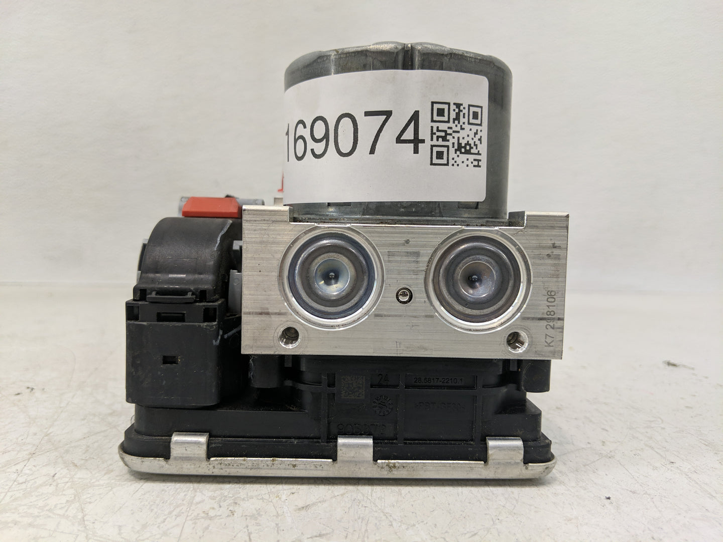 2018-2020 Volkswagen Tiguan ABS Pump Control Module Replacement P/N:5Q0 614 517 DS Fits Fits 2018 2019 2020 OEM Used Auto Pa