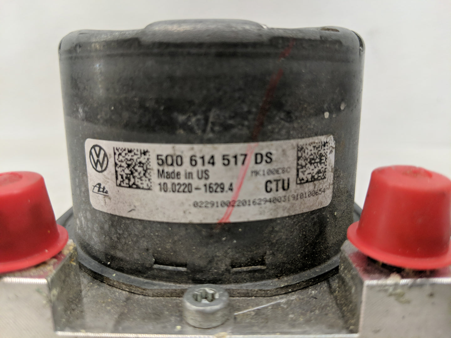 2018-2020 Volkswagen Tiguan ABS Pump Control Module Replacement P/N:5Q0 614 517 DS Fits Fits 2018 2019 2020 OEM Used Auto Pa