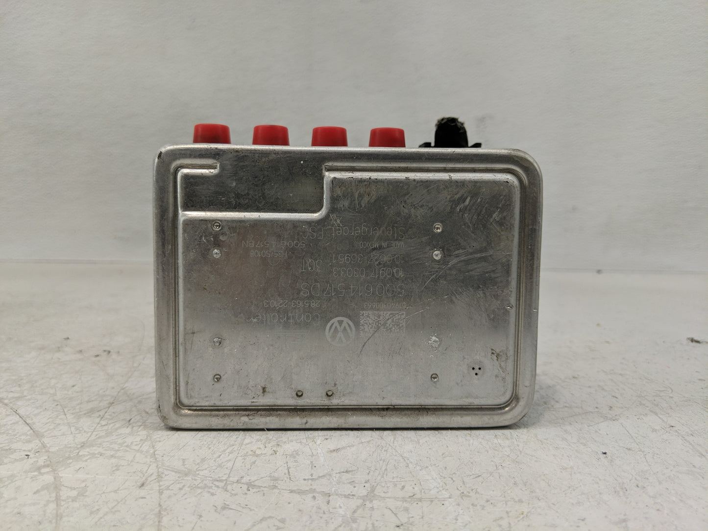 2018-2020 Volkswagen Tiguan ABS Pump Control Module Replacement P/N:5Q0 614 517 DS Fits Fits 2018 2019 2020 OEM Used Auto Pa