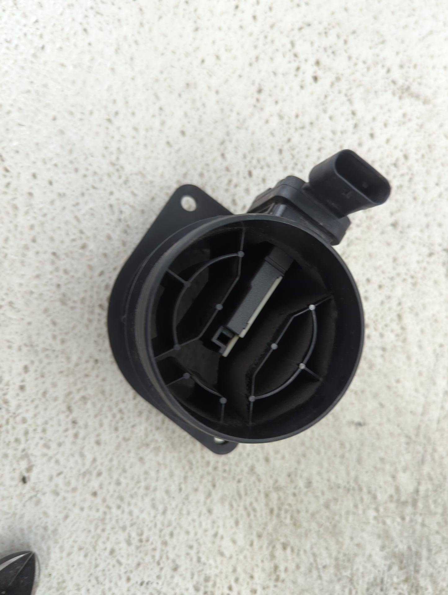2018-2022 Volkswagen Tiguan Mass Air Flow Meter Maf 1487317 - Oemusedautoparts1.com
