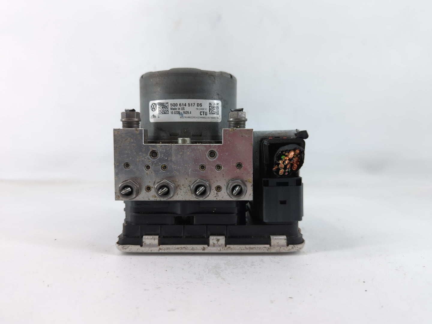 2018-2020 Volkswagen Tiguan ABS Pump Control Module Replacement P/N:5Q0 614 517 DS Fits Fits 2018 2019 2020 OEM Used Auto Pa