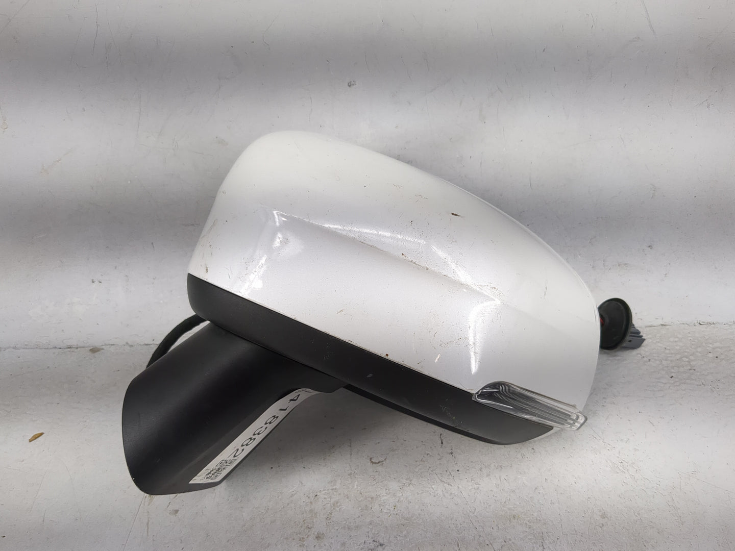 2018-2021 Volvo Xc60 Driver Side View Mirror - Left Door Mirror OEM Used - Oemusedautoparts1.com