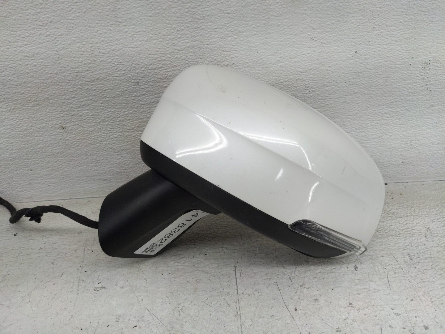 2018-2021 Volvo Xc60 Driver Side View Mirror - Left Door Mirror OEM Used - Oemusedautoparts1.com