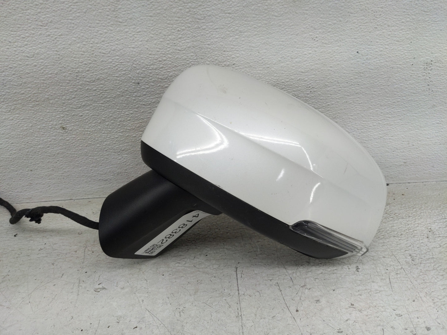 2018-2021 Volvo Xc60 Driver Side View Mirror - Left Door Mirror OEM Used - Oemusedautoparts1.com