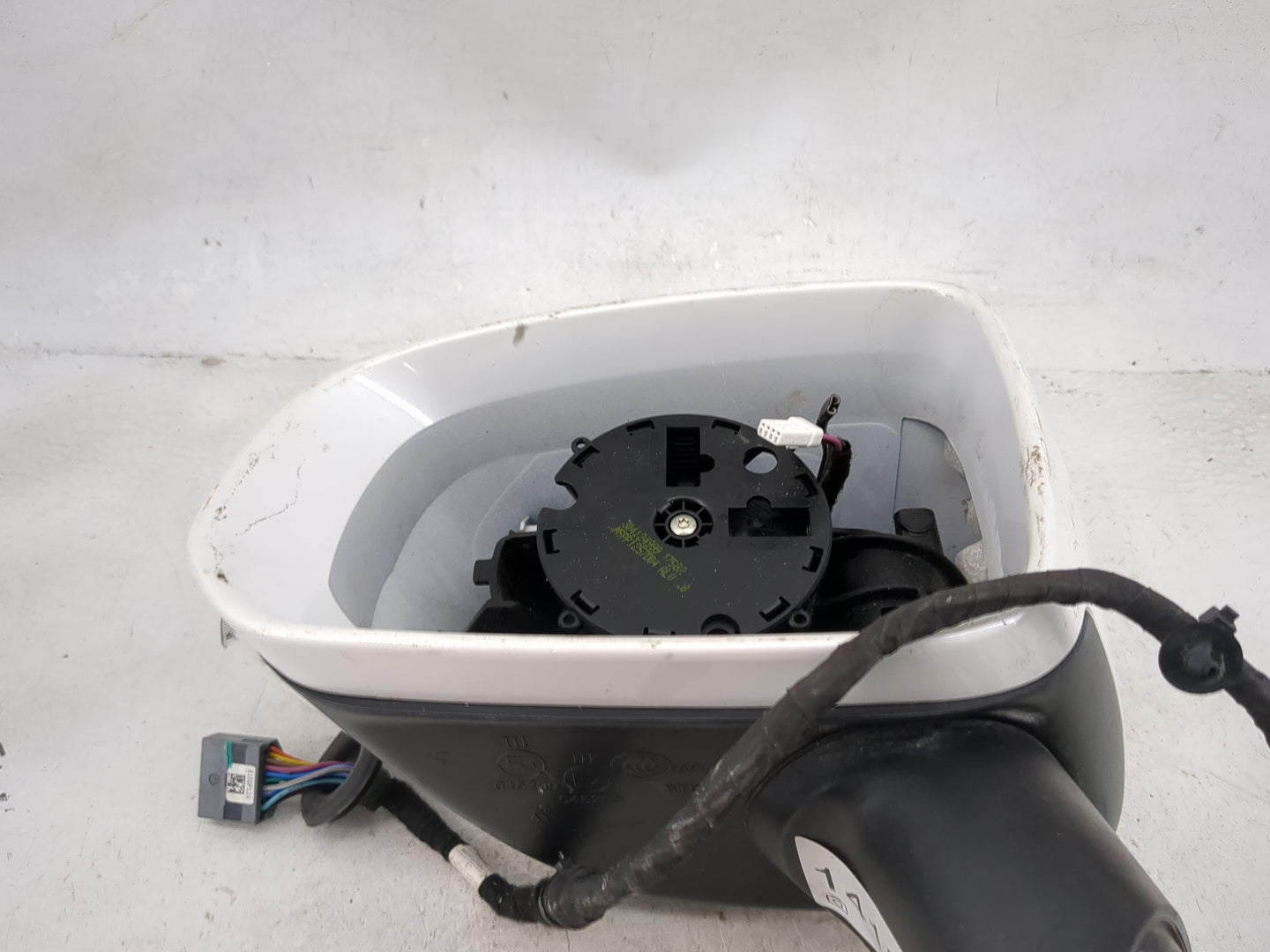 2018-2021 Volvo Xc60 Driver Side View Mirror - Left Door Mirror OEM Used - Oemusedautoparts1.com