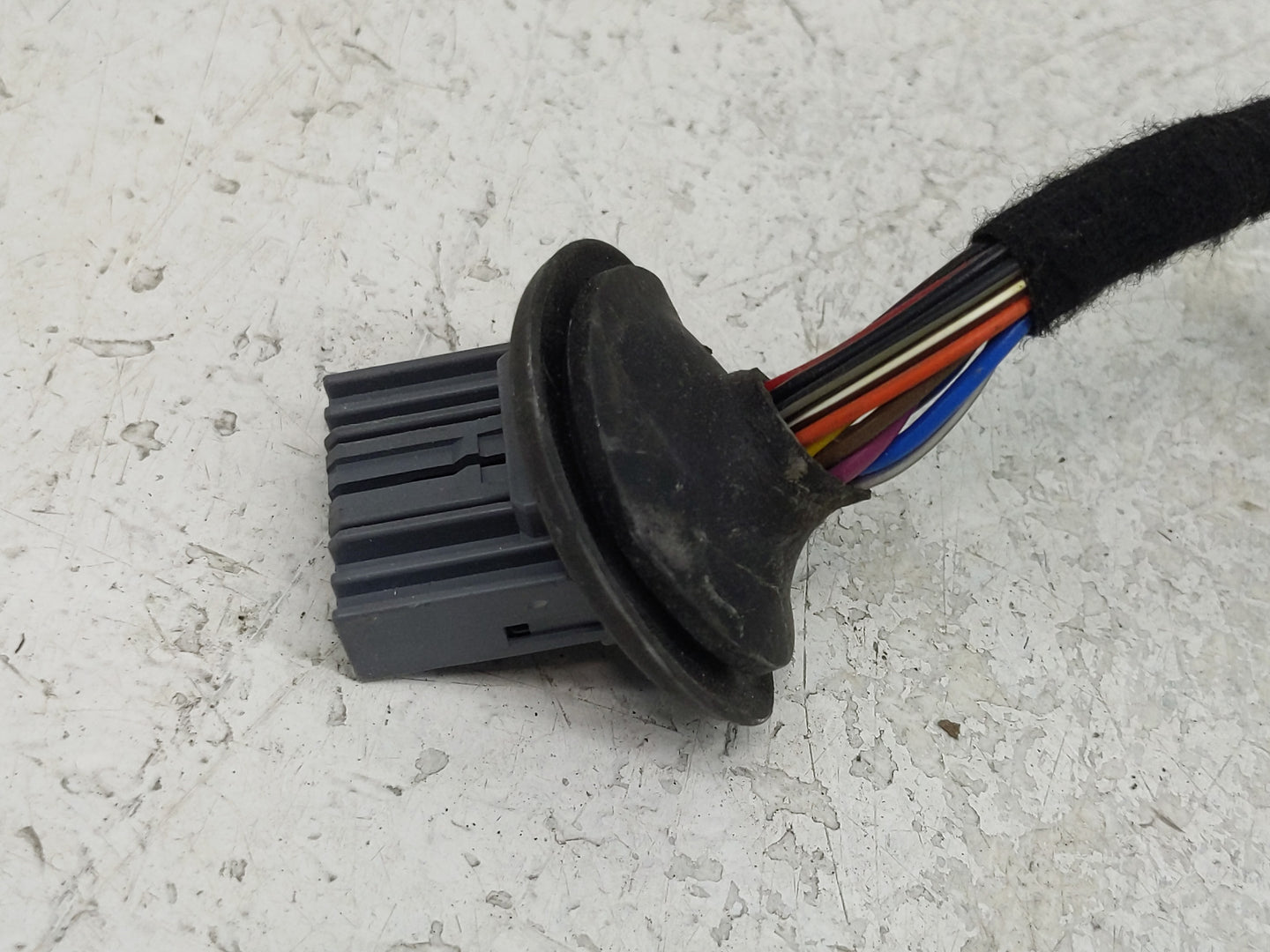 2018-2021 Volvo Xc60 Driver Side View Mirror - Left Door Mirror OEM Used - Oemusedautoparts1.com