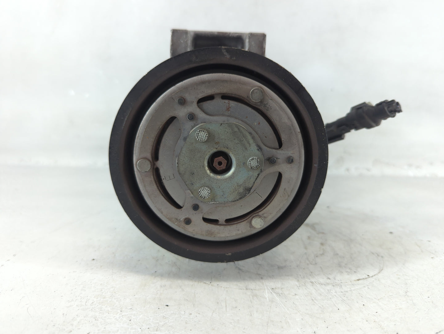 2017-2017 Alfa Romeo Giulia Air Conditioning A/c Ac Compressor Oem - Oemusedautoparts1.com