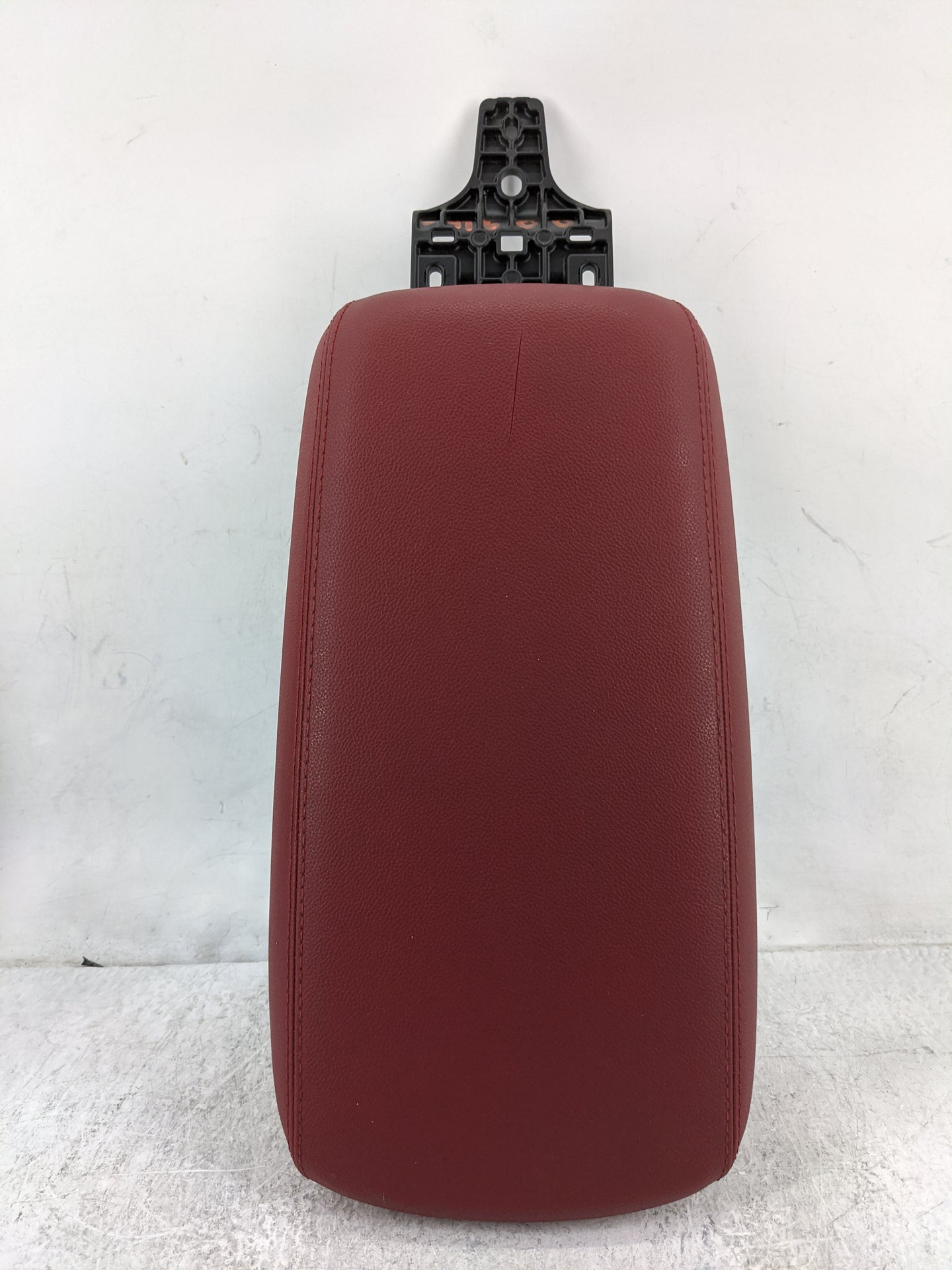 2020 Alfa Romeo Giulia Center Console Armrest Cover Lid P/N:952.0.09386.00.D.P.27.43.1.9 9520093860043274319 Fits OEM Used A