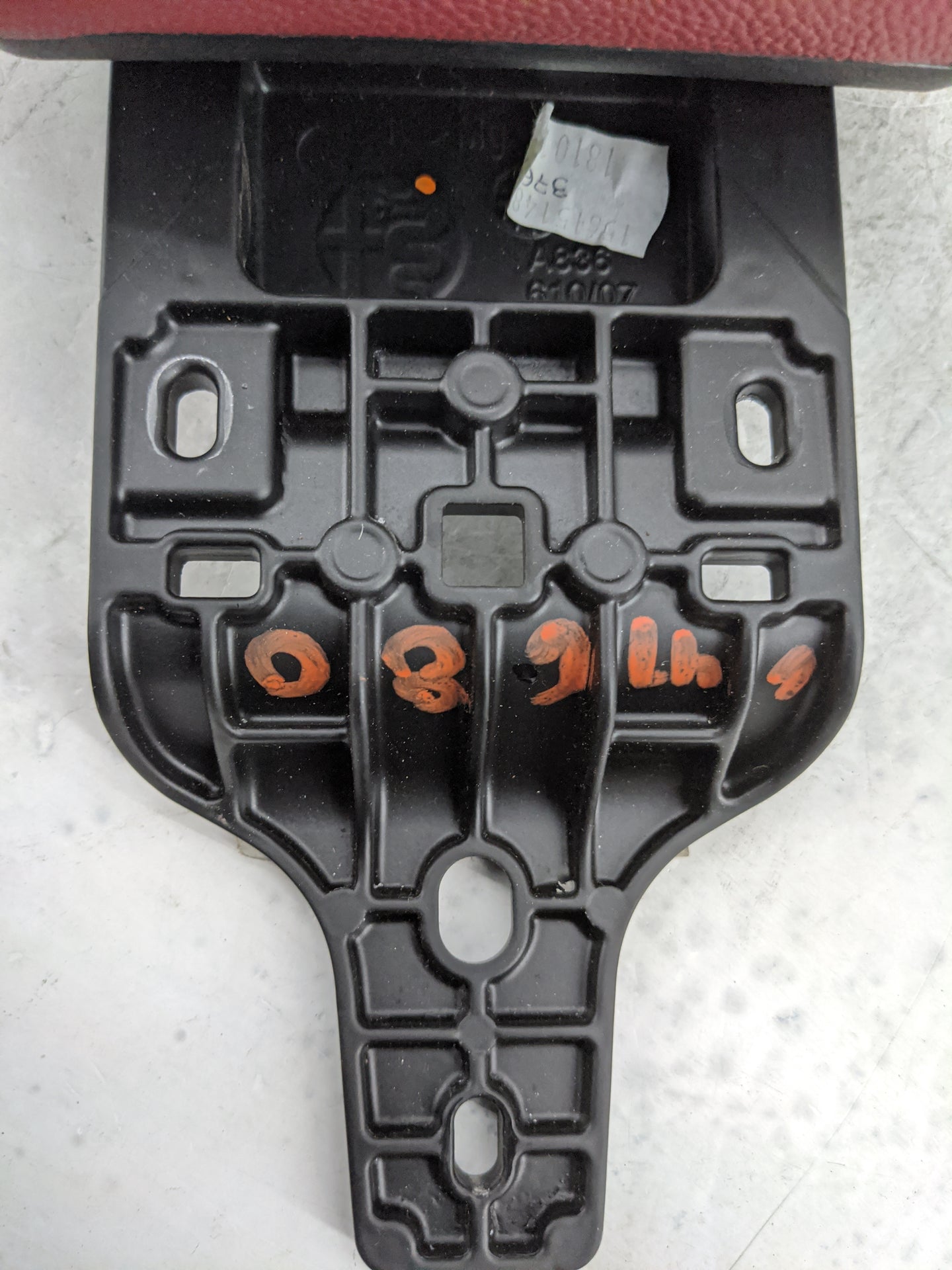 2020 Alfa Romeo Giulia Center Console Armrest Cover Lid P/N:952.0.09386.00.D.P.27.43.1.9 9520093860043274319 Fits OEM Used A