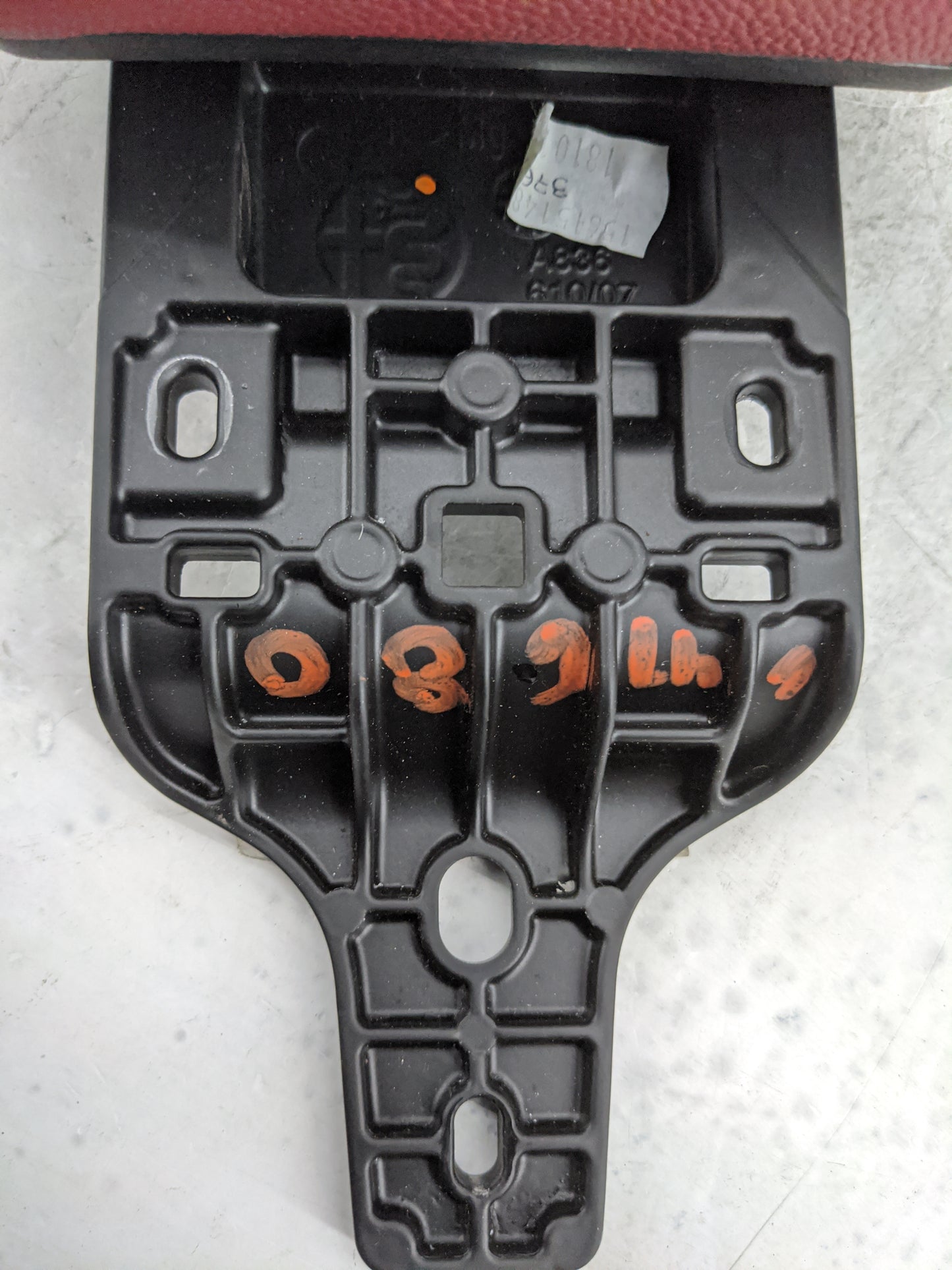 2020 Alfa Romeo Giulia Center Console Armrest Cover Lid P/N:952.0.09386.00.D.P.27.43.1.9 9520093860043274319 Fits OEM Used A