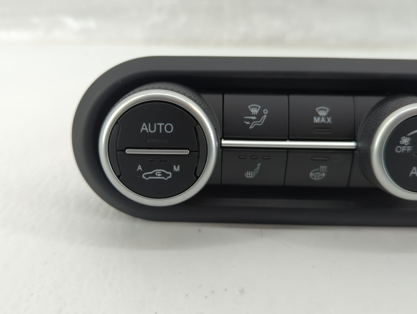 2020 Alfa Romeo Giulia Climate Control Module Temperature AC/Heater Replacement P/N:01561506110 Fits OEM Used Auto Parts - O