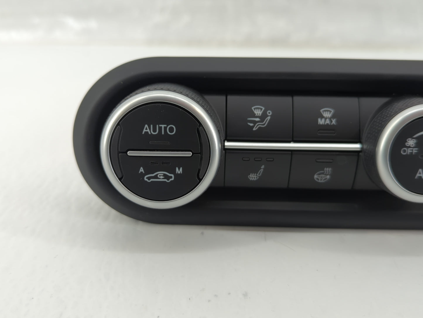 2020 Alfa Romeo Giulia Climate Control Module Temperature AC/Heater Replacement P/N:01561506110 Fits OEM Used Auto Parts - O