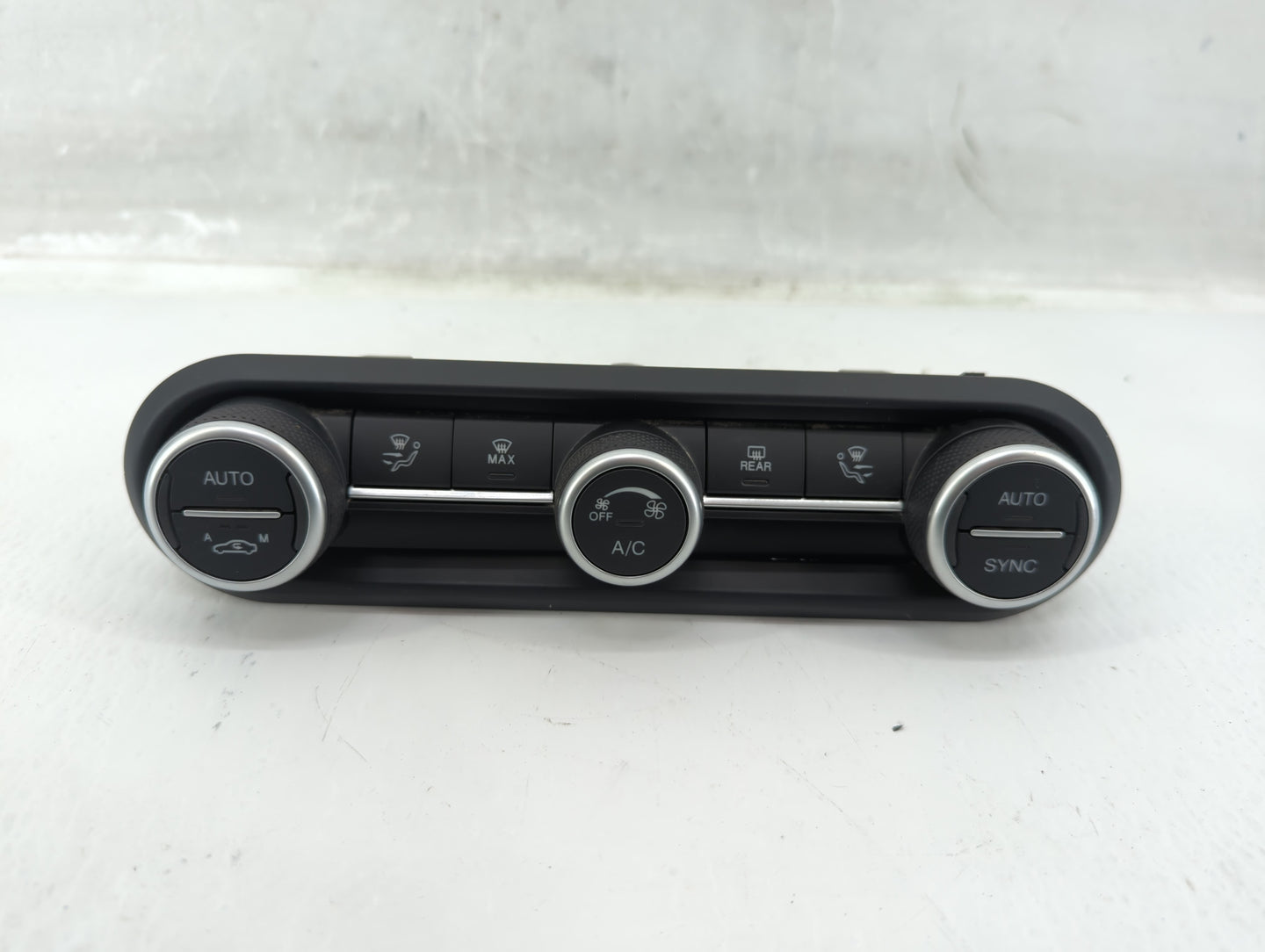 2020 Alfa Romeo Giulia Climate Control Module Temperature AC/Heater Replacement P/N:01561506100 Fits OEM Used Auto Parts - O