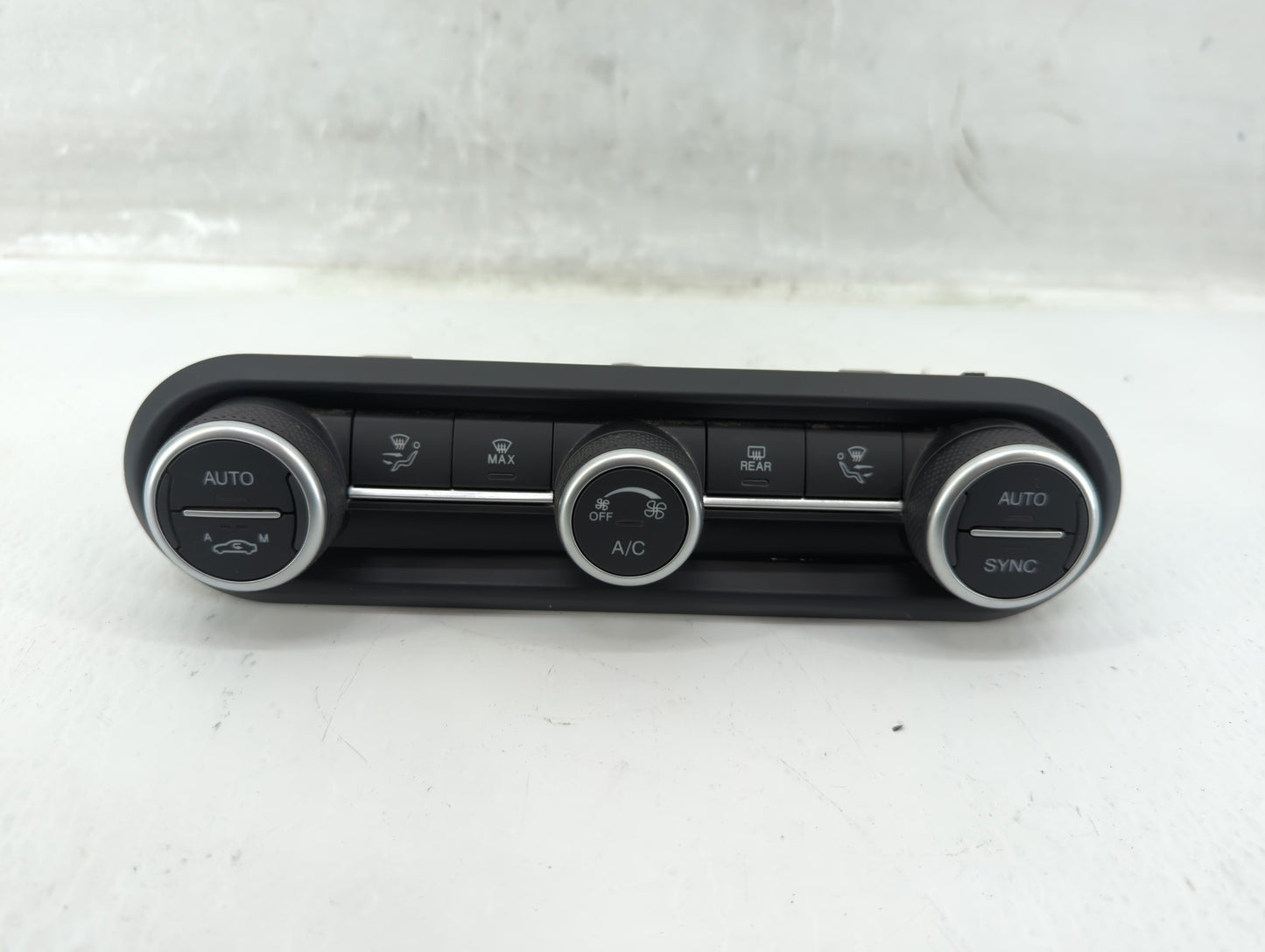2020 Alfa Romeo Giulia Climate Control Module Temperature AC/Heater Replacement P/N:01561506100 Fits OEM Used Auto Parts - O