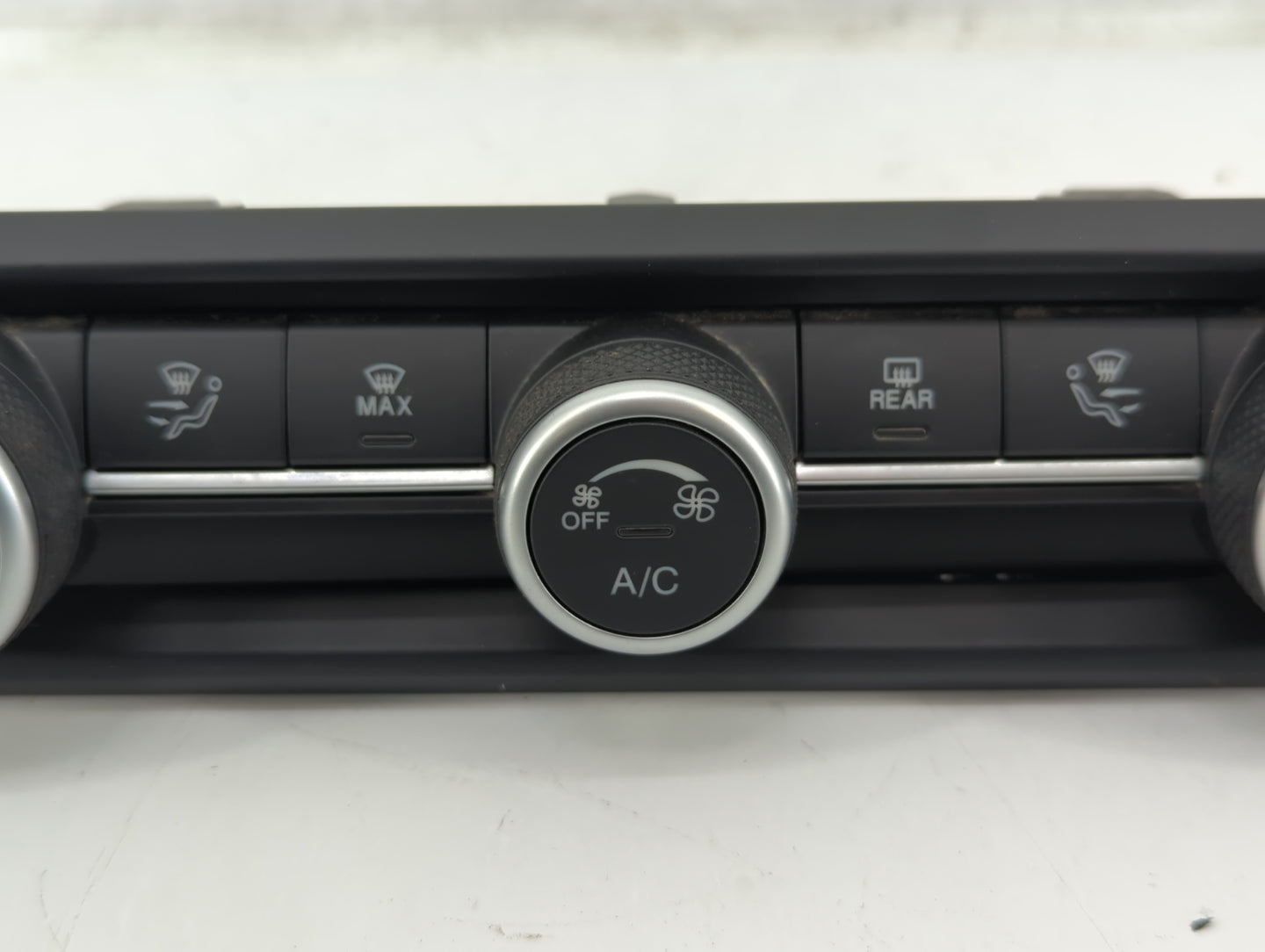 2020 Alfa Romeo Giulia Climate Control Module Temperature AC/Heater Replacement P/N:01561506100 Fits OEM Used Auto Parts - O