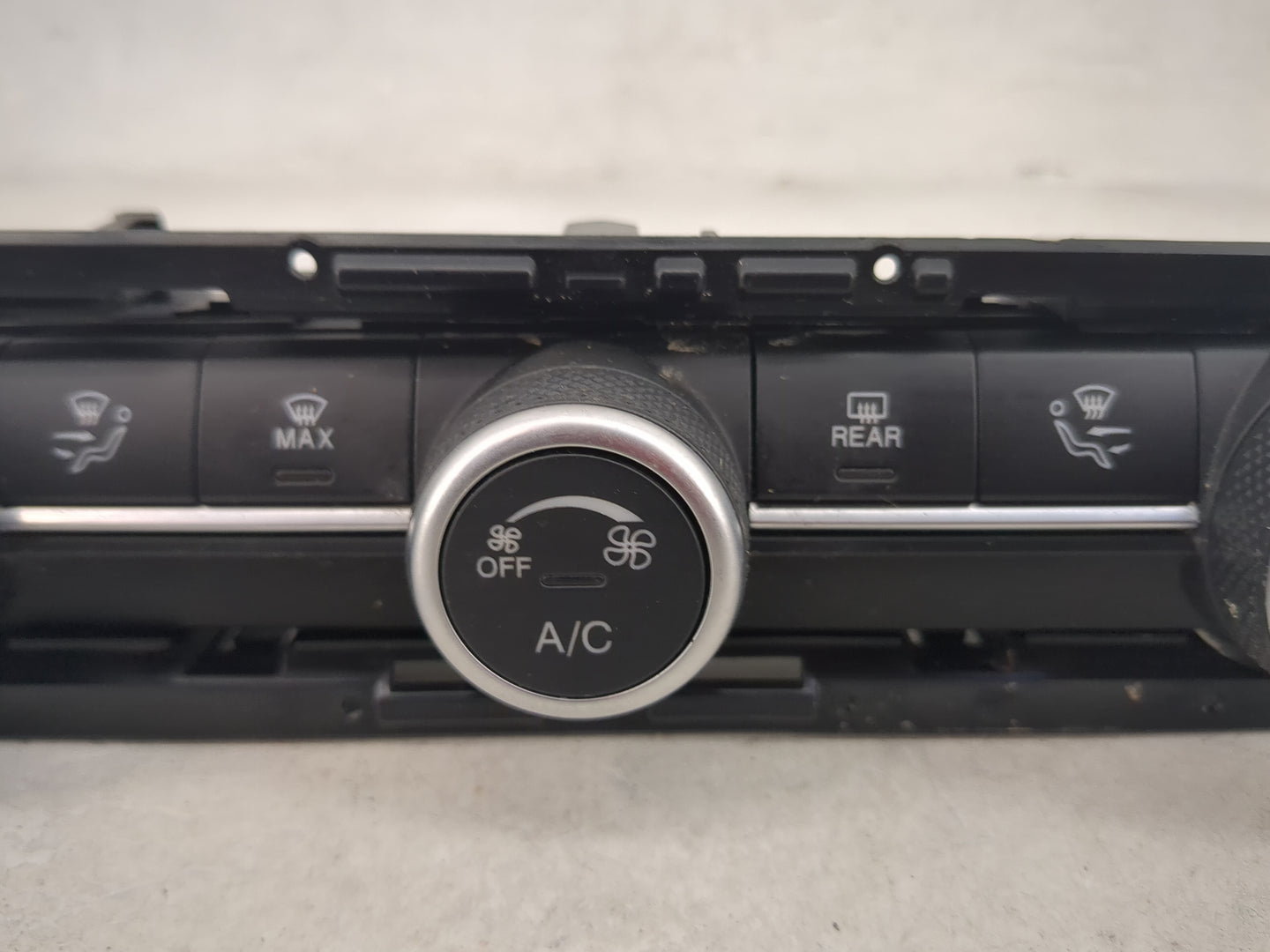 2020 Alfa Romeo Stelvio Climate Control Module Temperature AC/Heater Replacement P/N:01561506100 Fits OEM Used Auto Parts - 