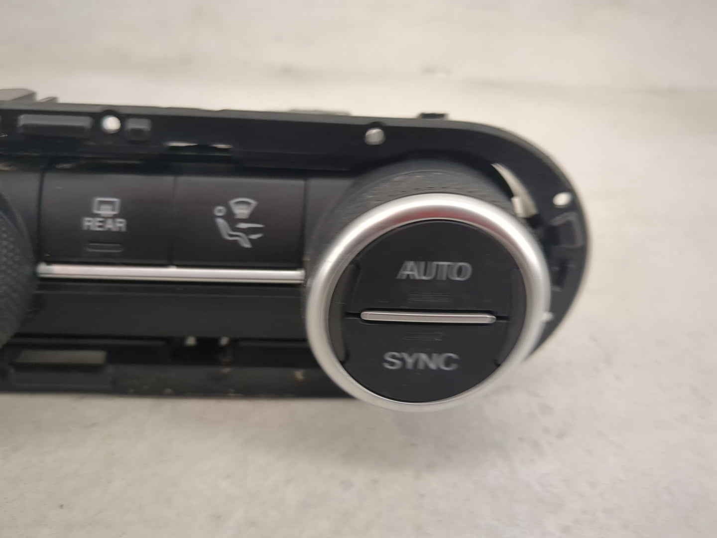 2020 Alfa Romeo Stelvio Climate Control Module Temperature AC/Heater Replacement P/N:01561506100 Fits OEM Used Auto Parts - 