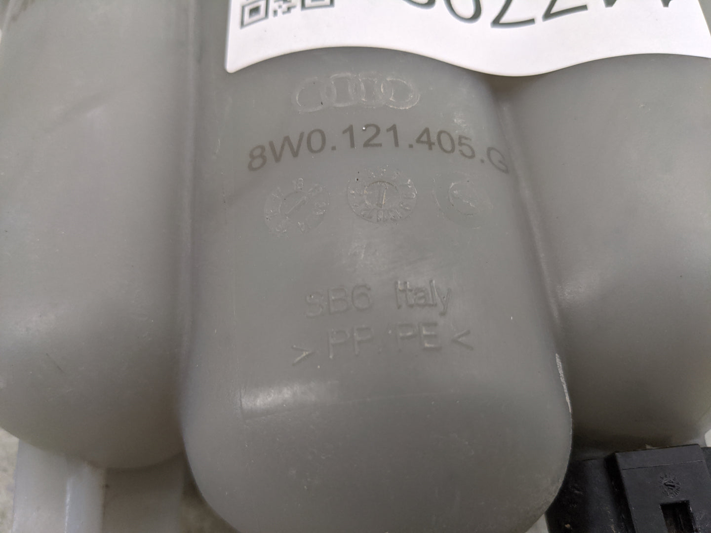 2017-2020 Audi A4 Radiator Coolant Overflow Expansion Tank Bottle - Oemusedautoparts1.com