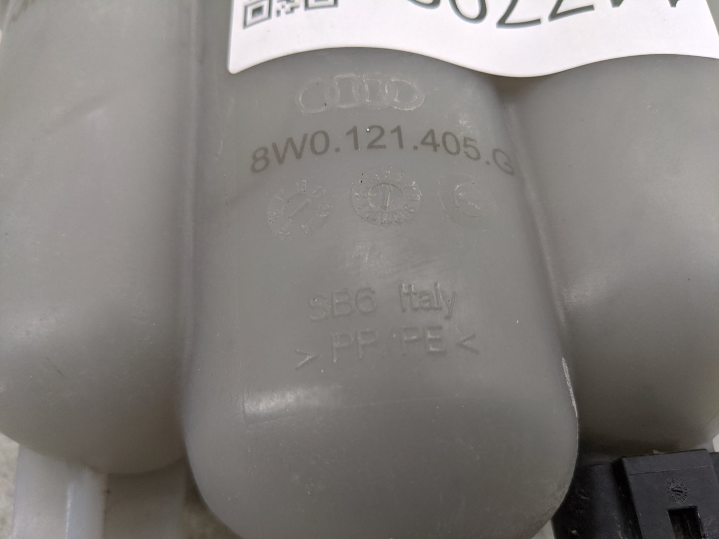 2017-2020 Audi A4 Radiator Coolant Overflow Expansion Tank Bottle - Oemusedautoparts1.com