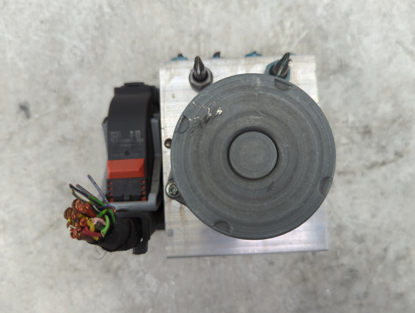 2020 Audi A5 ABS Pump Control Module Replacement P/N:8W0 907 379 AB Fits OEM Used Auto Parts - Oemusedautoparts1.com