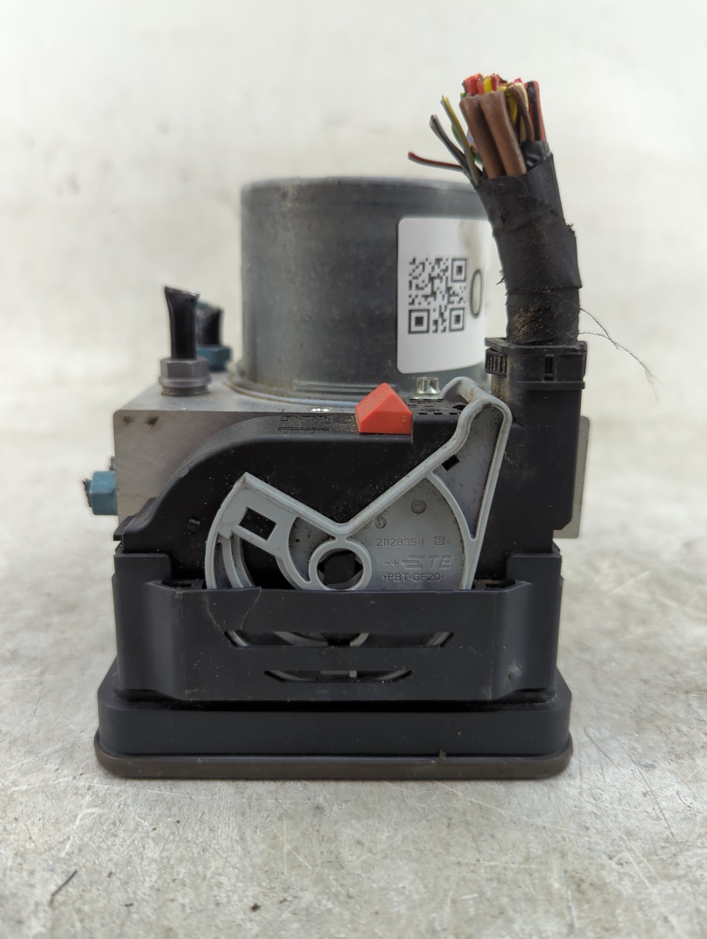 2020 Audi A5 ABS Pump Control Module Replacement P/N:8W0 907 379 AB Fits OEM Used Auto Parts - Oemusedautoparts1.com