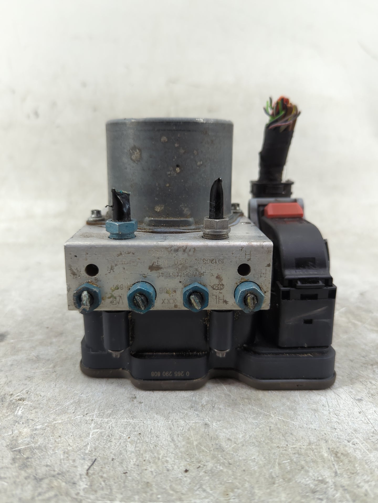 2020 Audi A5 ABS Pump Control Module Replacement P/N:8W0 907 379 AB Fits OEM Used Auto Parts - Oemusedautoparts1.com