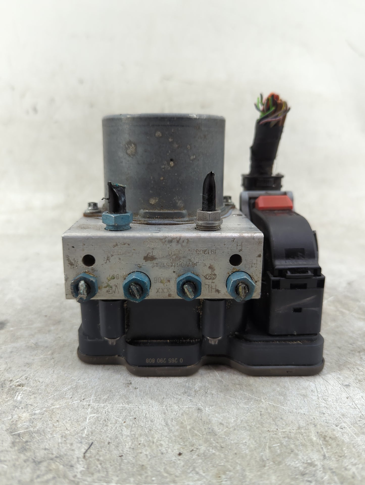 2020 Audi A5 ABS Pump Control Module Replacement P/N:8W0 907 379 AB Fits OEM Used Auto Parts - Oemusedautoparts1.com