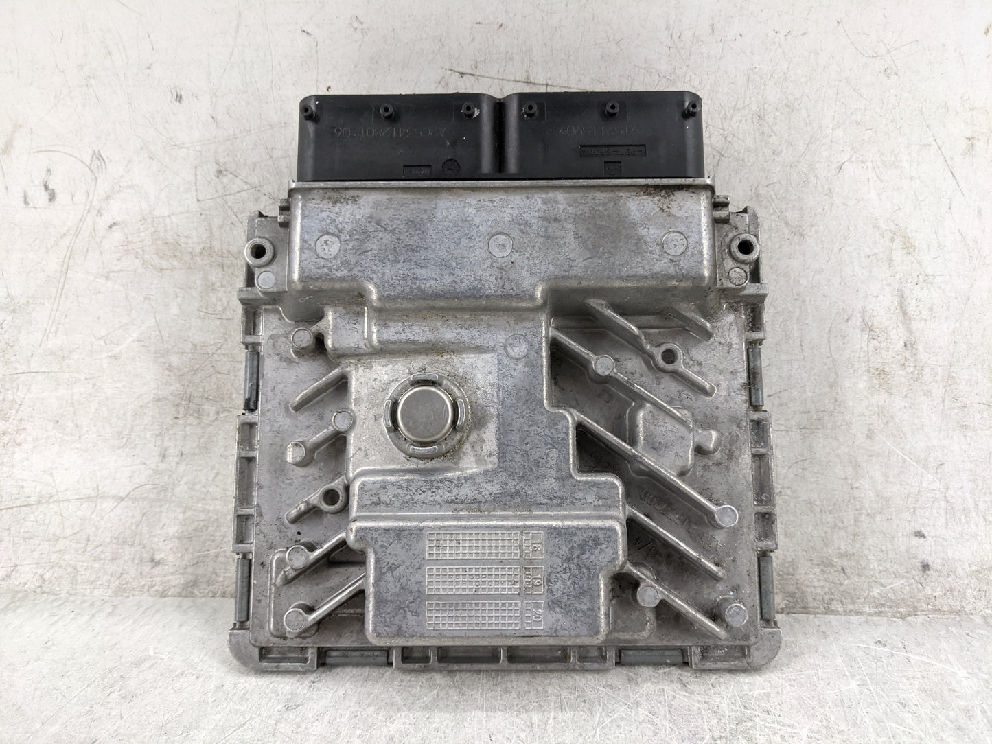 2019-2020 Audi Q3 PCM Engine Control Computer ECU ECM PCU OEM P/N:06K907425J 5WA18030 02, SIMOS18.10 Fits Fits 2019 2020 OEM