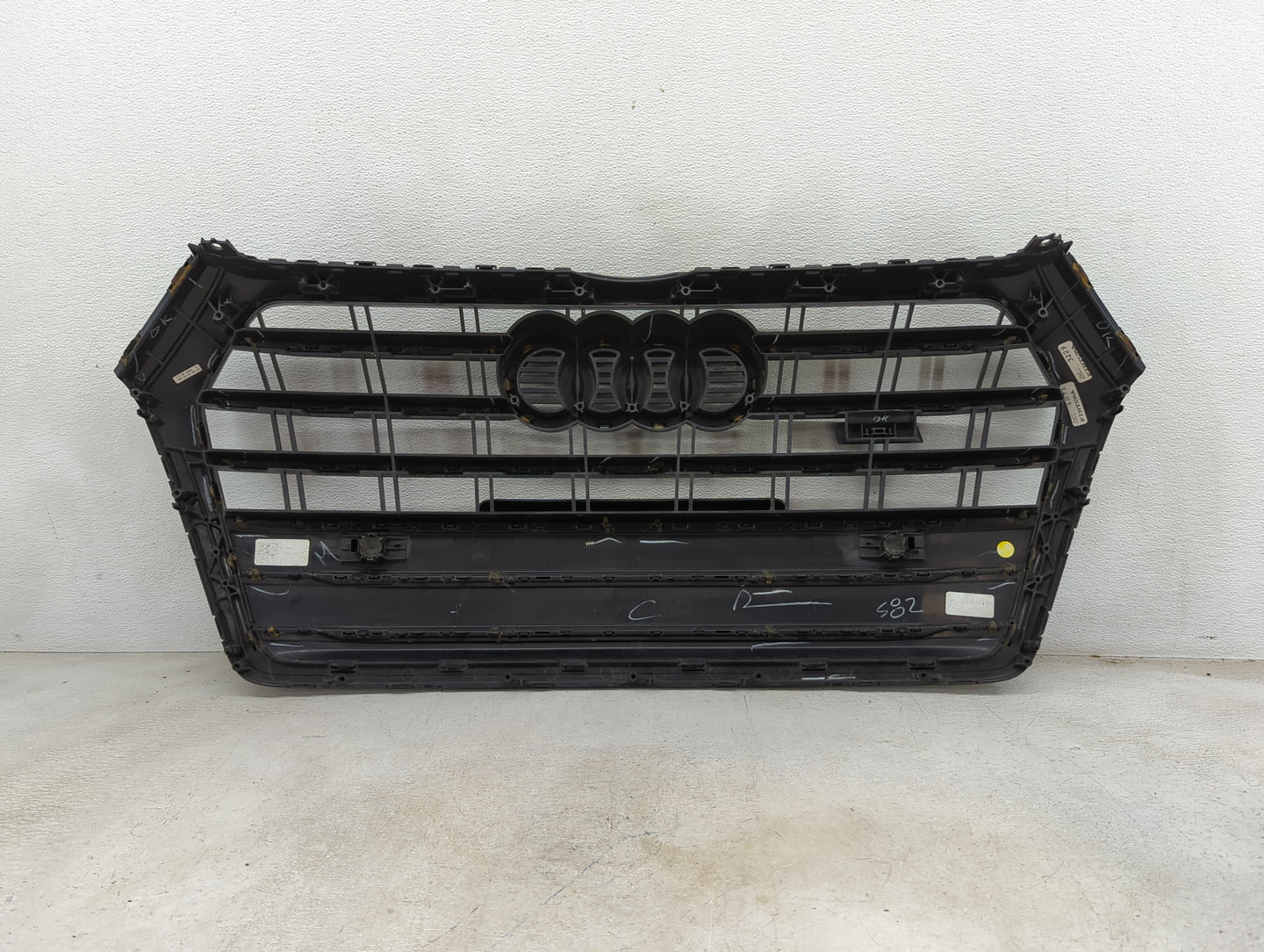2018-2020 Audi Sq5 Front Grille Bumper Not Included - Oemusedautoparts1.com