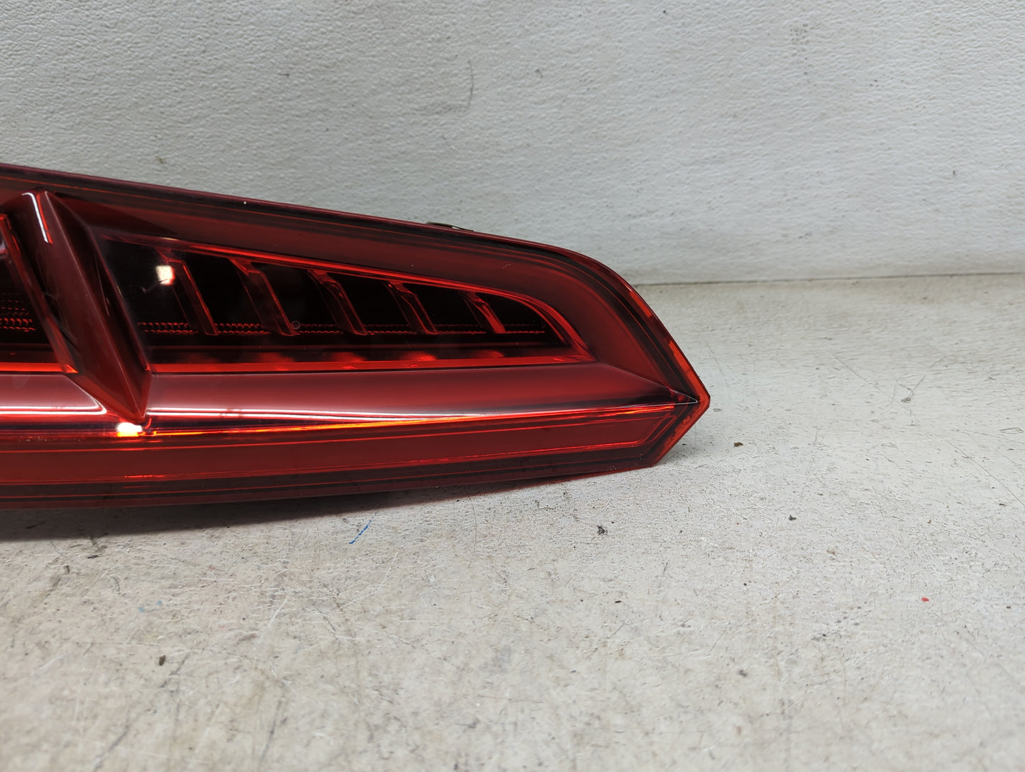2018-2020 Audi Sq5 Driver Left Side Deck Lid Mounted Tail Light - Oemusedautoparts1.com