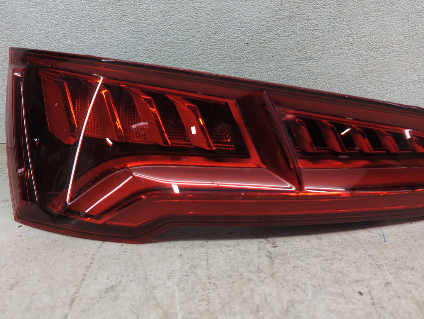 2018-2020 Audi Sq5 Driver Left Side Deck Lid Mounted Tail Light - Oemusedautoparts1.com