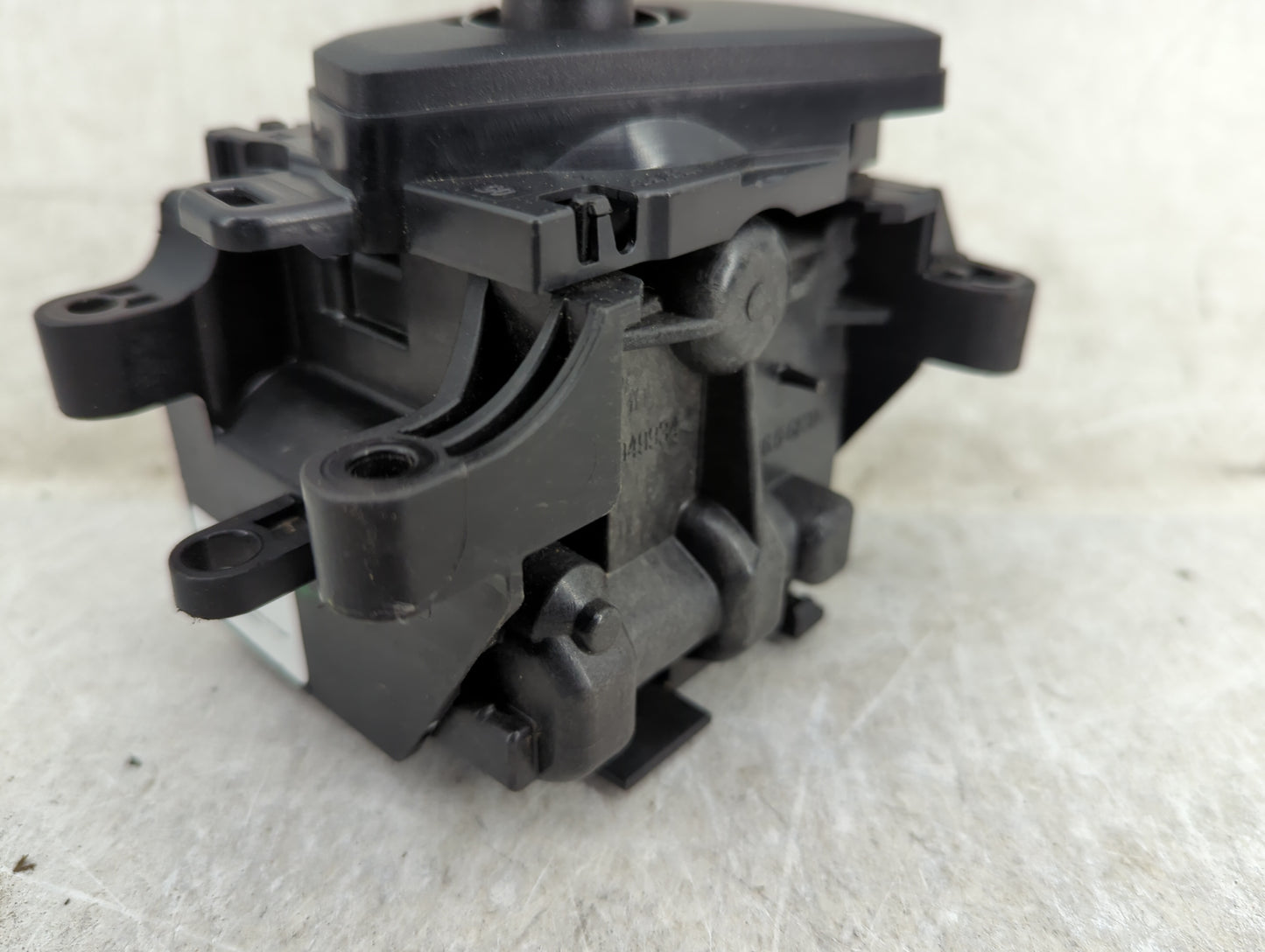 2020 Bmw 230i Floor Console Assembly Shifter - Oemusedautoparts1.com