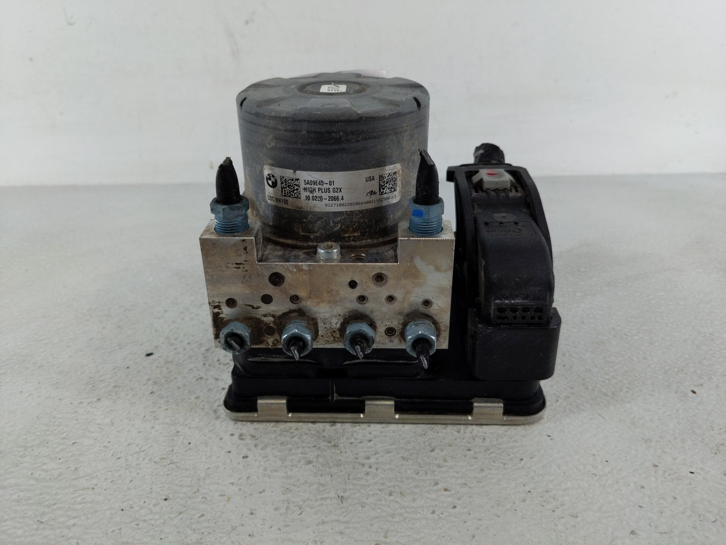 2020 Bmw 330i ABS Pump Control Module Replacement P/N:5A09E45-01 Fits OEM Used Auto Parts - Oemusedautoparts1.com