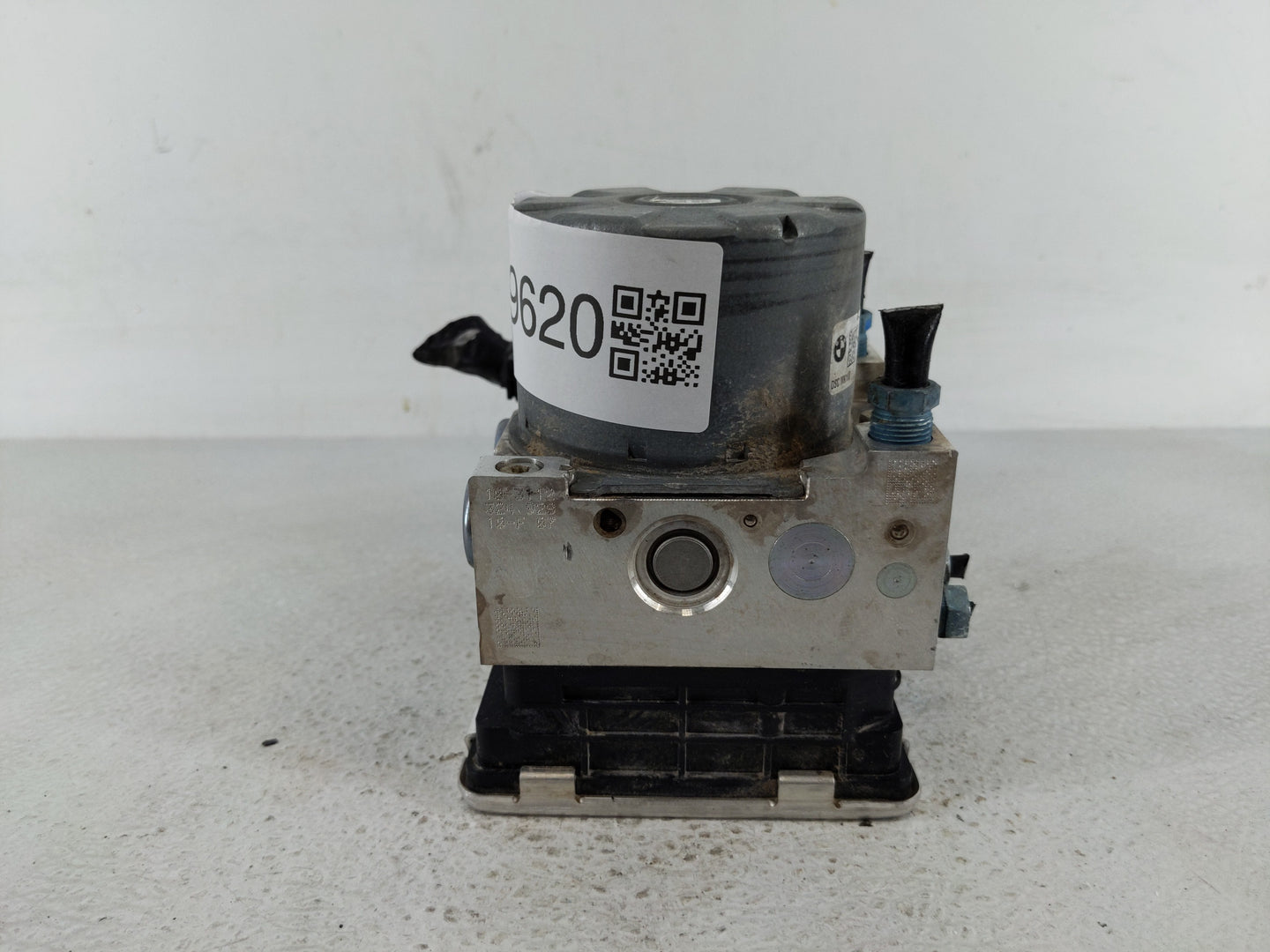 2020 Bmw 330i ABS Pump Control Module Replacement P/N:5A09E45-01 Fits OEM Used Auto Parts - Oemusedautoparts1.com