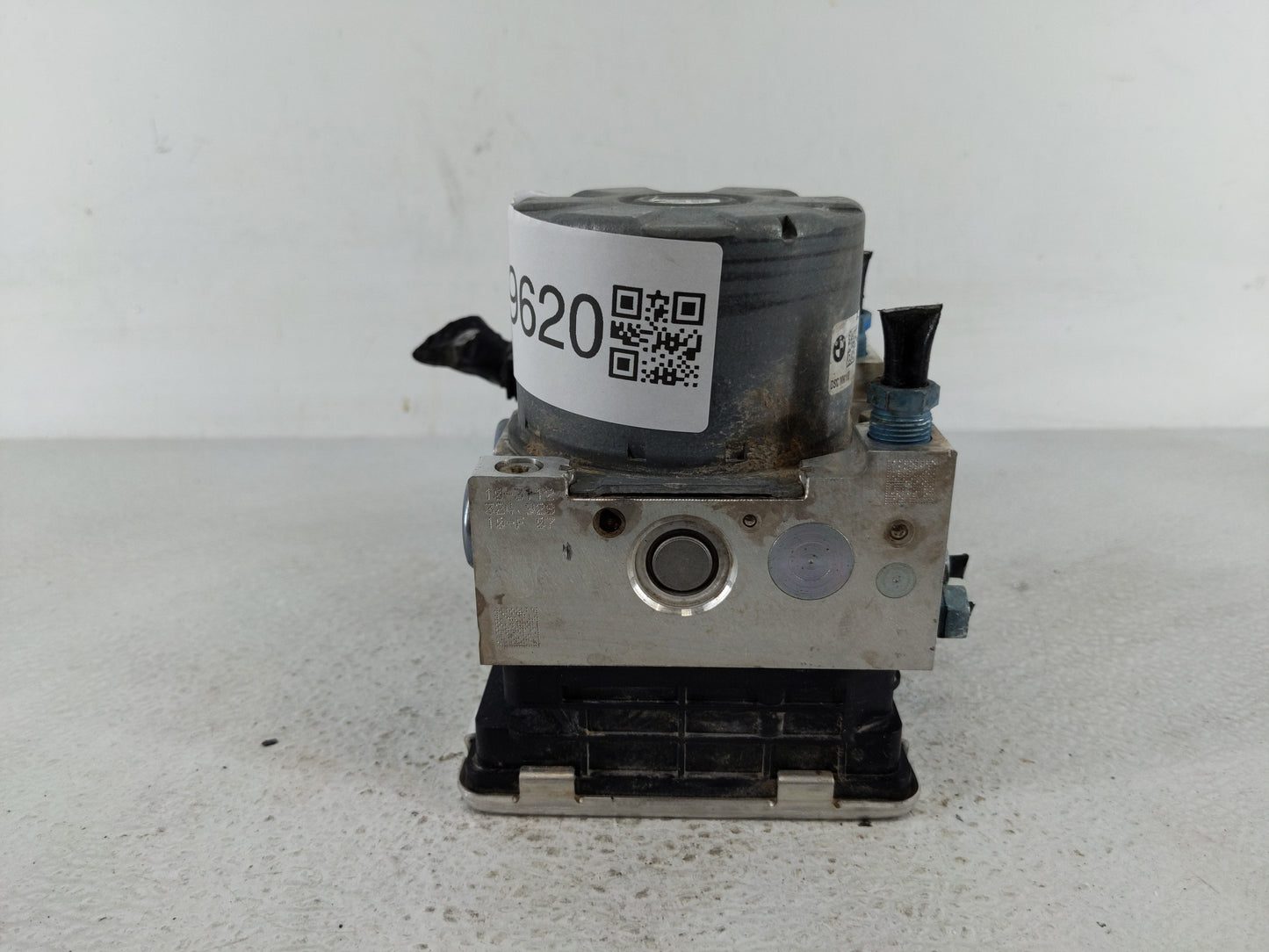 2020 Bmw 330i ABS Pump Control Module Replacement P/N:5A09E45-01 Fits OEM Used Auto Parts - Oemusedautoparts1.com