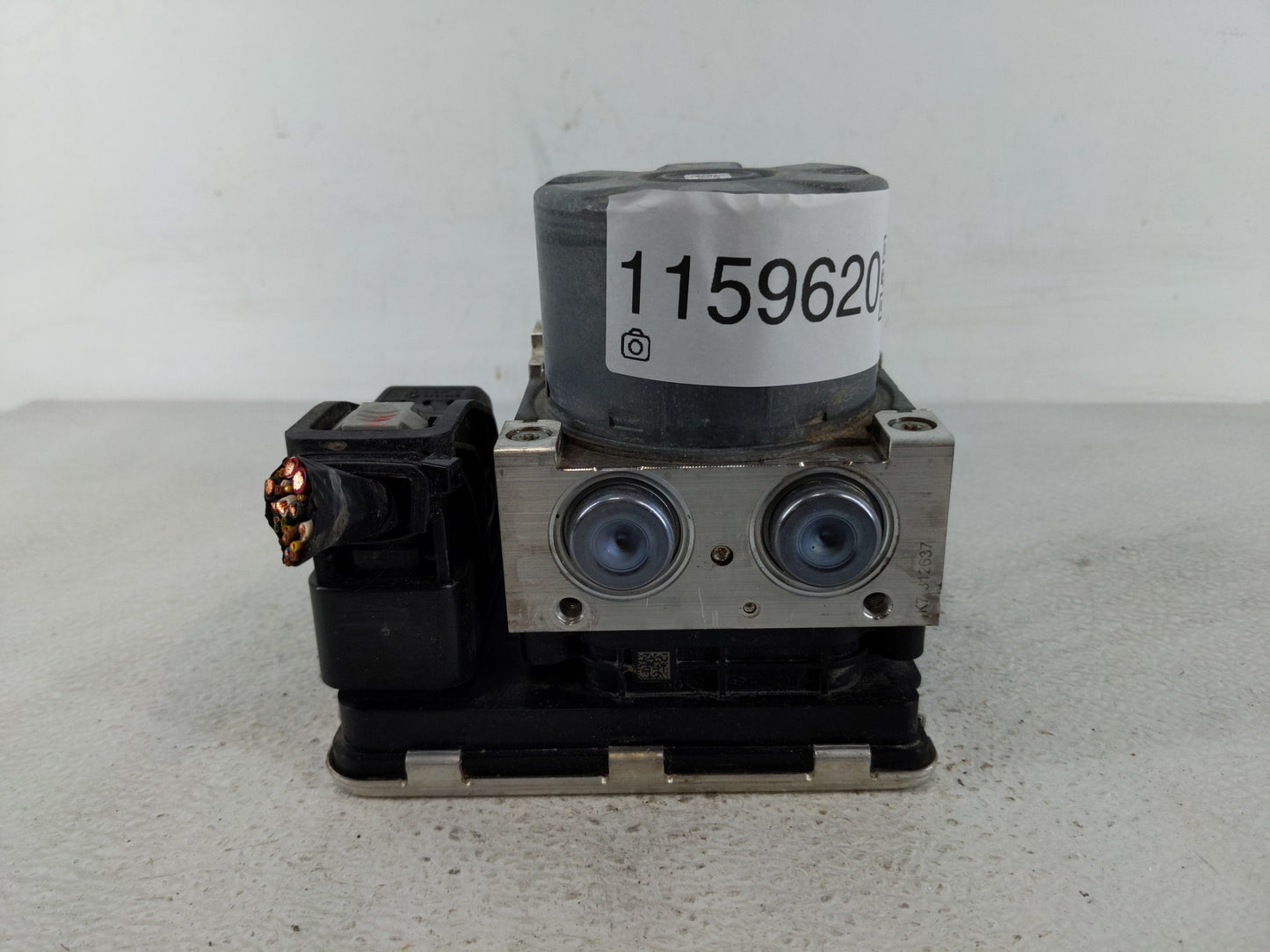2020 Bmw 330i ABS Pump Control Module Replacement P/N:5A09E45-01 Fits OEM Used Auto Parts - Oemusedautoparts1.com