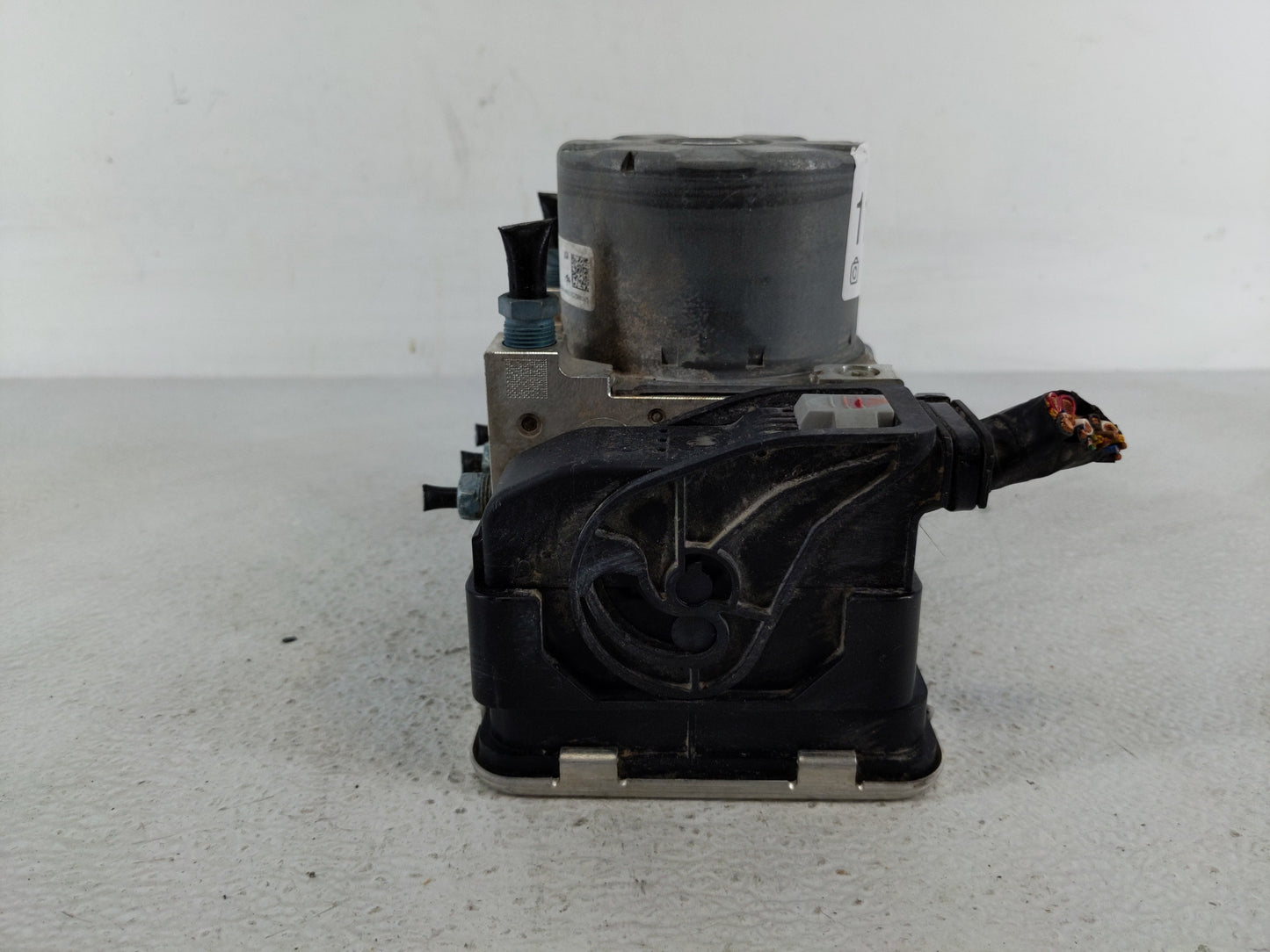 2020 Bmw 330i ABS Pump Control Module Replacement P/N:5A09E45-01 Fits OEM Used Auto Parts - Oemusedautoparts1.com