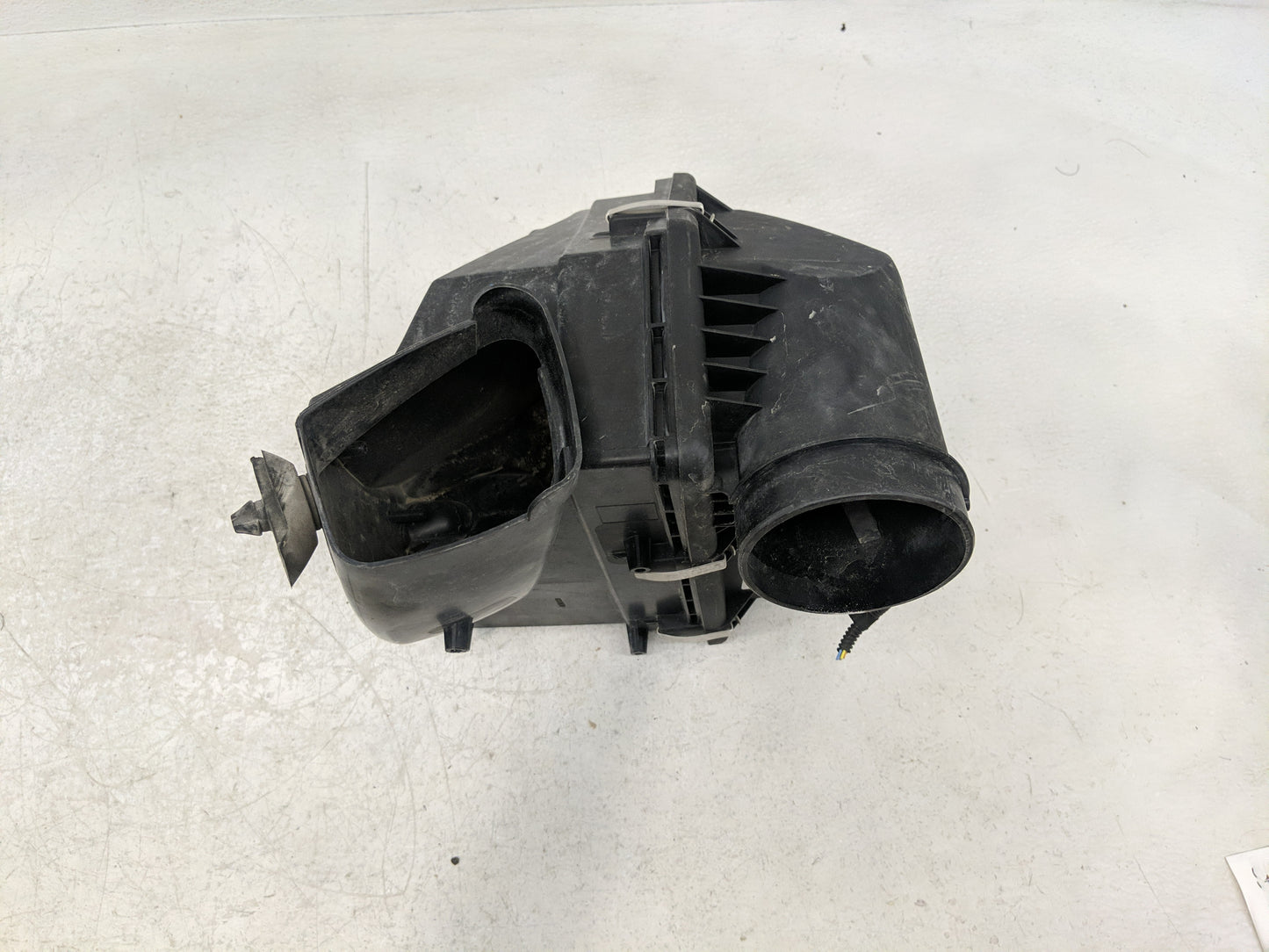 Bmw 330i Air Cleaner Intake-duct Hose Tube - Oemusedautoparts1.com