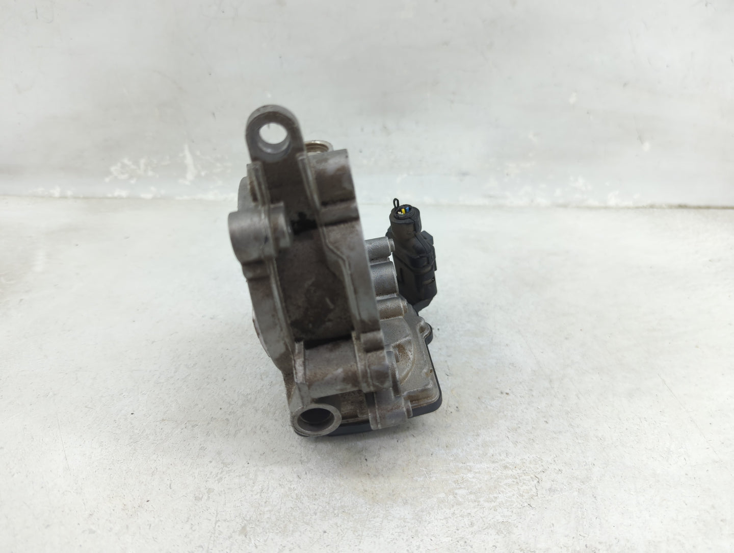2017-2021 Bmw 330i Throttle Body P/N:8601651 A2C15021900 Fits Fits 2016 2017 2018 2019 2020 2021 2022 OEM Used Auto Parts - 
