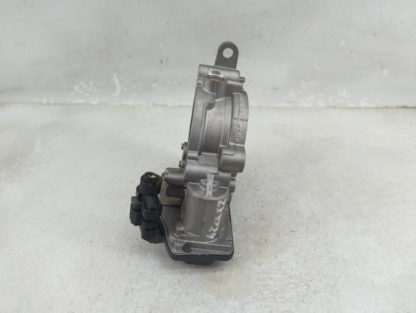 2017-2021 Bmw 330i Throttle Body P/N:8601651 A2C15021900 Fits Fits 2016 2017 2018 2019 2020 2021 2022 OEM Used Auto Parts - 