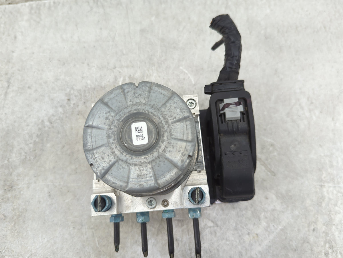 2020 Bmw 330i Anti-Lock Brake ABS Pump Module Actuator OEM P/N:5A179D2-01 10.0220-2135.4, 5205260018F, 28.5161-9557.3 Fits O