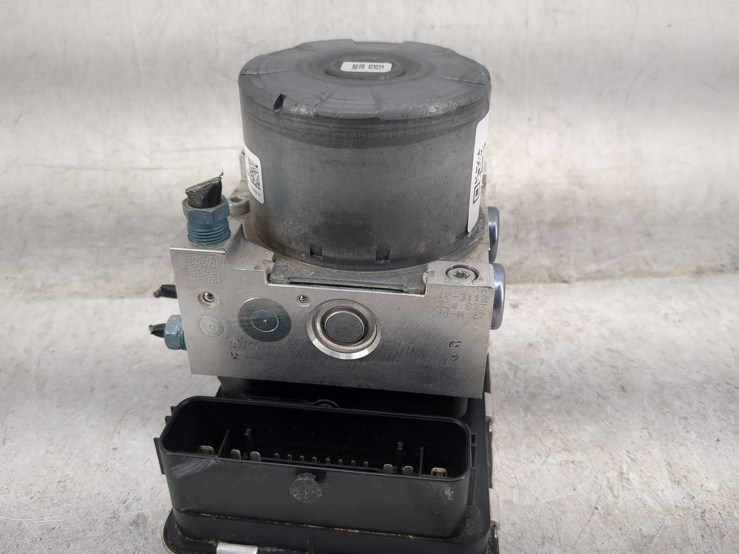 2020 Bmw 330i ABS Pump Control Module Replacement P/N:5A09E45-01 10.0220-2066.4 Fits OEM Used Auto Parts - Oemusedautoparts1
