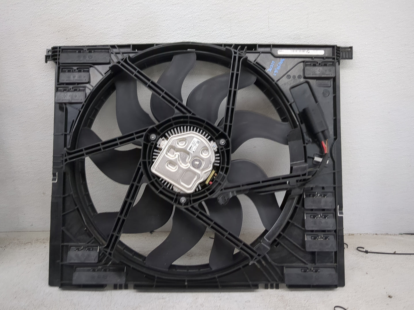 2020 Bmw 330i Electric Radiator Cooling Fan Motor Assembly 1460572 - Oemusedautoparts1.com