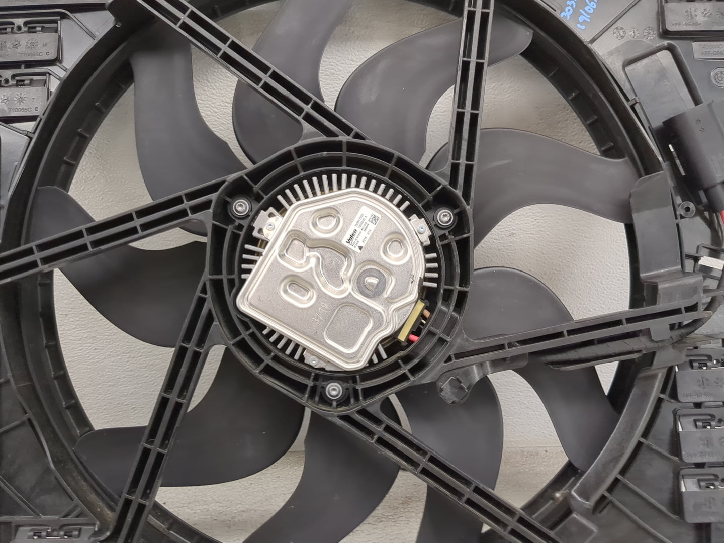 2020 Bmw 330i Electric Radiator Cooling Fan Motor Assembly 1460572 - Oemusedautoparts1.com