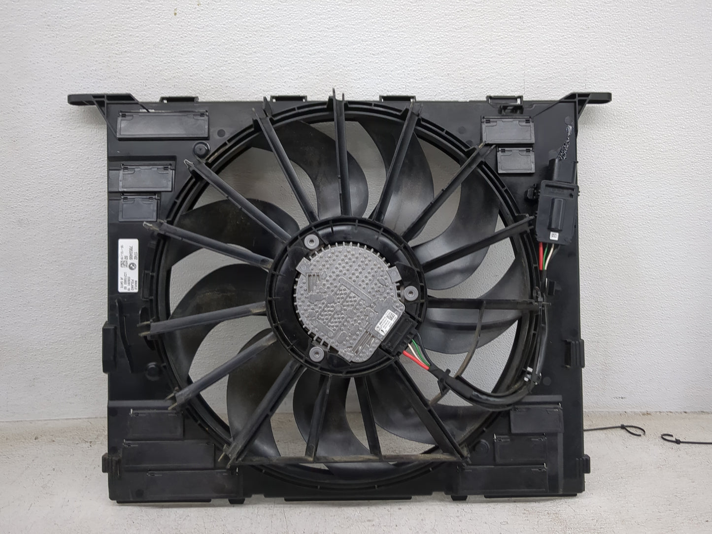 2017-2020 Bmw 530i Electric Radiator Cooling Fan Motor Assembly - Oemusedautoparts1.com