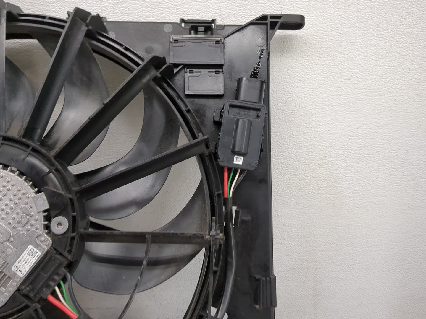 2017-2020 Bmw 530i Electric Radiator Cooling Fan Motor Assembly - Oemusedautoparts1.com